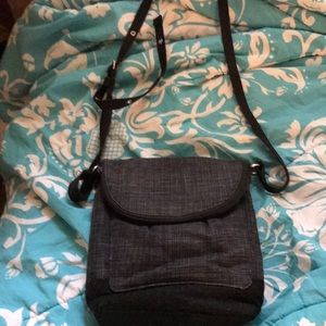 Thirty One multi compartment crossbody bag